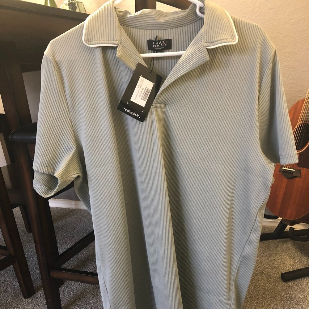 Boohoo Men's Slim Fit Pleated Revere Polo with Piping--Sage
